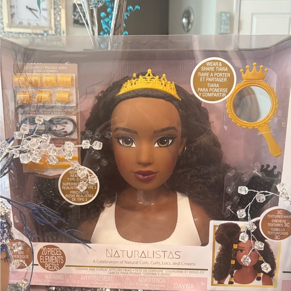 Naturalistas Styling Head with Tiara - Picture 1 of 1